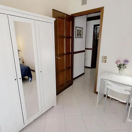 Dietro Il Politeama Bed and Breakfast 2*
