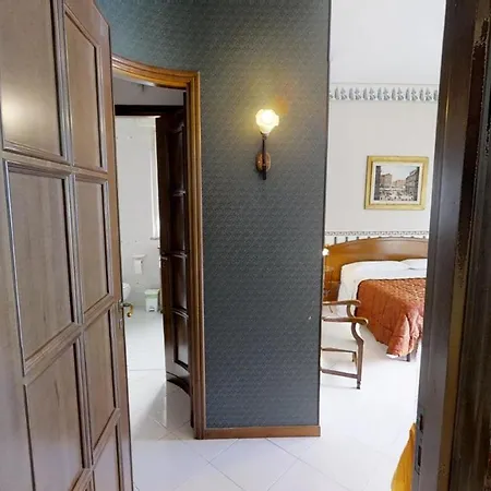 Dietro Il Politeama Palerme