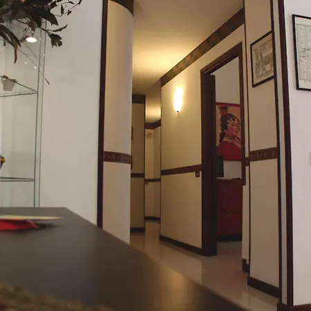 Dietro Il Politeama Bed & Breakfast 2*