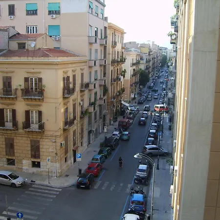 Dietro Il Politeama Bed & Breakfast Palermo