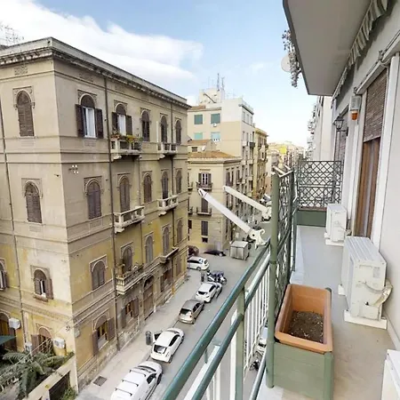 Dietro Il Politeama Palermo